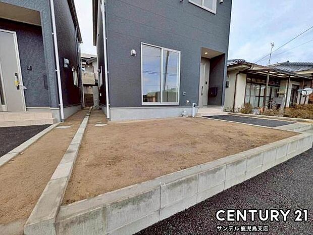 お休みの日は、お庭でガーデニングなど、自由に使える素敵なスペースです♪