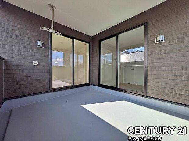 ぽかぽかした天気の良い日は、洗濯物を外で干すことが出来ます♪