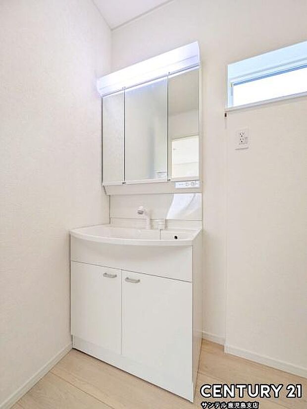 (同仕様モデル)洗面台!シャワーヘッド、三面鏡も付いたおしゃれな洗面台です♪