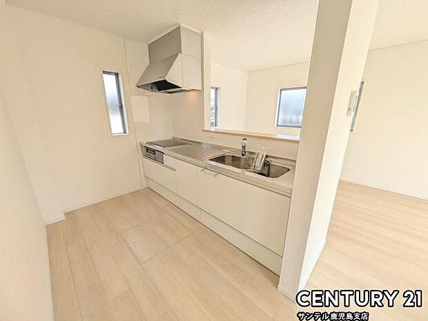 シンプルで使いやすい設計のキッチン♪そしてカウンターキッチンなので、リビングいるご家族と会話を楽しみながらお料理ができます♪オプションで食洗器を付けることができます♪