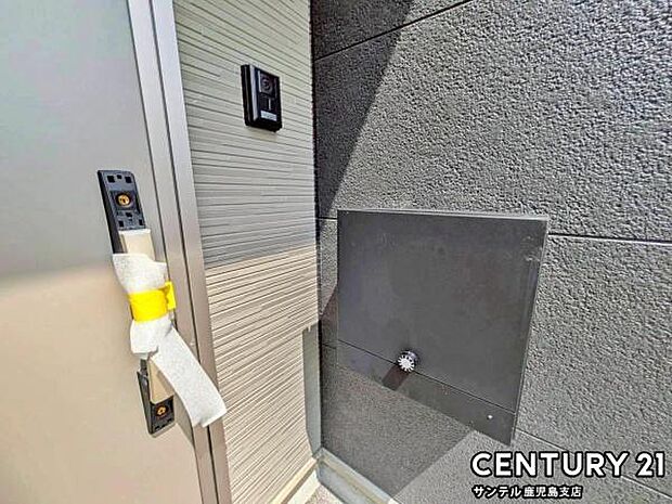 (同仕様モデル写真)ダイヤルロック付きのポストで安心♪雨でも濡れにくい仕様になっておりますよ♪