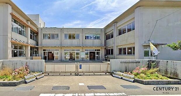 霧島市立国分南小学校まで1600m