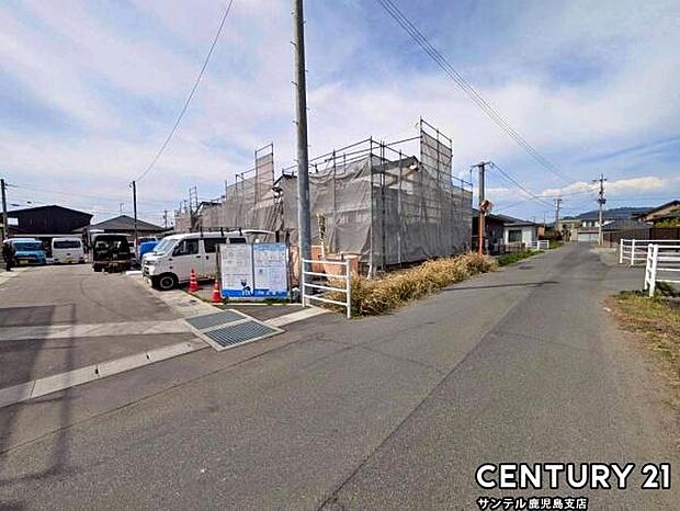 前面道路から撮影した現地写真です♪