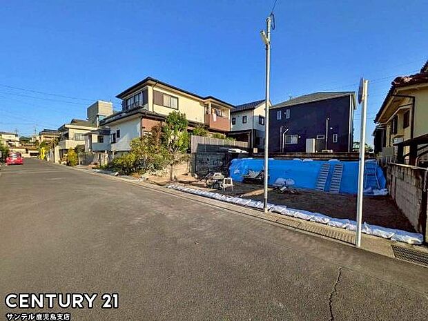 前面道路を含めた現地写真です♪