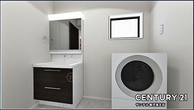 （同仕様モデル）洗面脱衣所！窓の付いた清潔感のあるシンプルな洗面脱衣所♪洗面台は、三面鏡の裏も収納スペースが付いており、シャワーヘッド付き！※家具、家電、インテリアはＣＧによるイメージです。