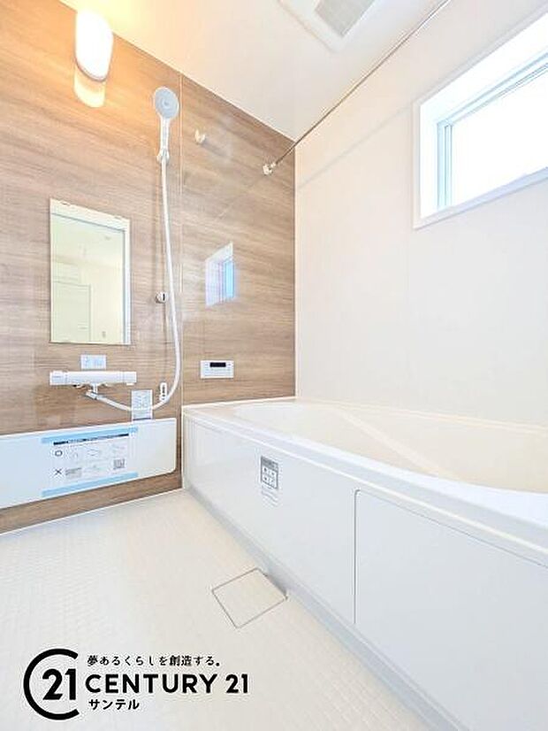 バス!浴室乾燥、涼風、暖房、24時間換気機能が付いており、いつでも快適なバスタイムを過ごせ、ヒートショックも防げます♪雨の日などには、洗濯物を乾かすのも良いですね♪
