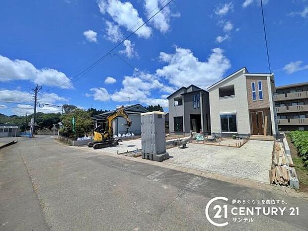 前面道路から撮影した現地写真です♪
