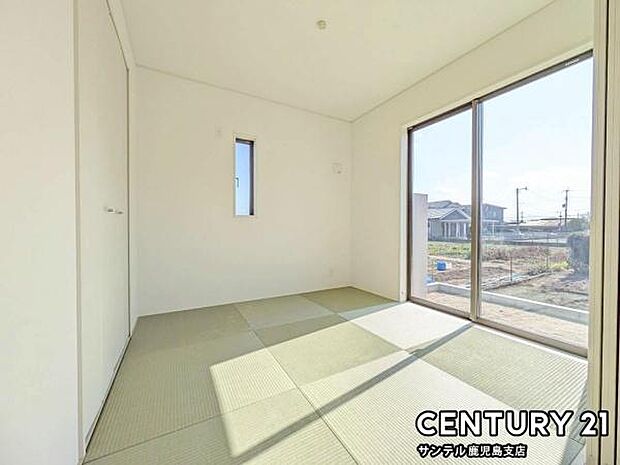 4.5帖の和室です♪リビング横に和室があることで和と洋の雰囲気を味わえ素敵な空間を演出でき、お子様の遊び部屋や客間としても利用できます♪