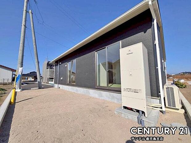 お休みの日は、お庭でガーデニングやDIYなどの趣味に没頭したり、ご家族でバーベキューをしたりと、自由に使える素敵なスペースです♪