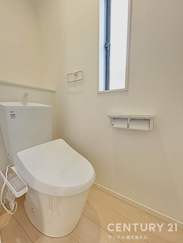 (同仕様モデル)ウォシュレットが付いた広々として落ち着いた空間のお手洗いになります♪