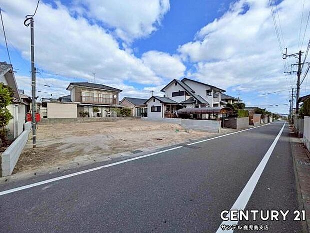 前面道路から撮影した現地写真です♪