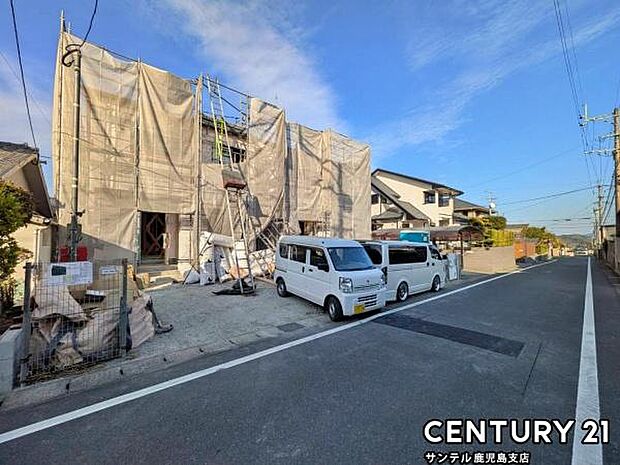 前面道路から撮影した現地写真です♪