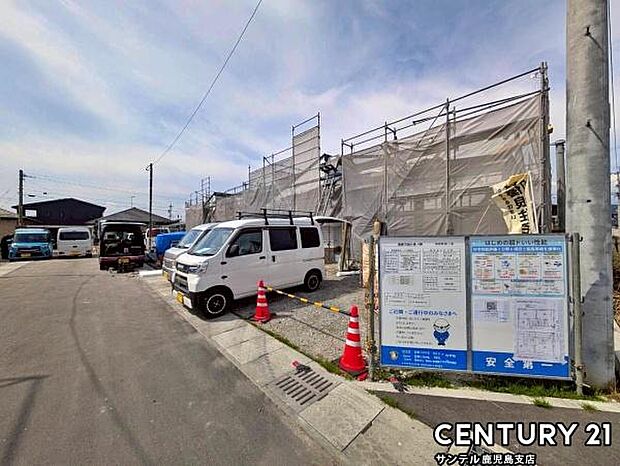 前面道路から撮影した現地写真です♪