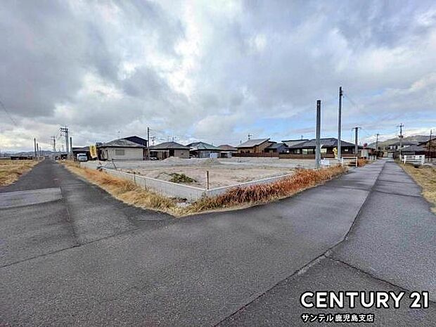 前面道路から撮影した現地写真です♪