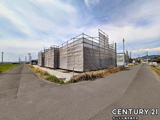 前面道路から撮影した現地写真です♪