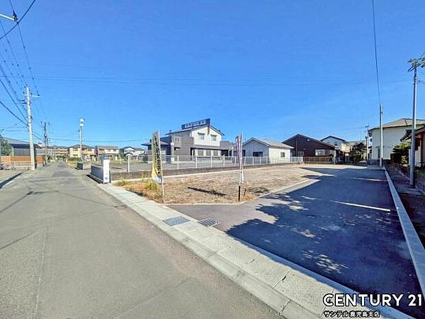 前面道路から撮影した現地写真です♪