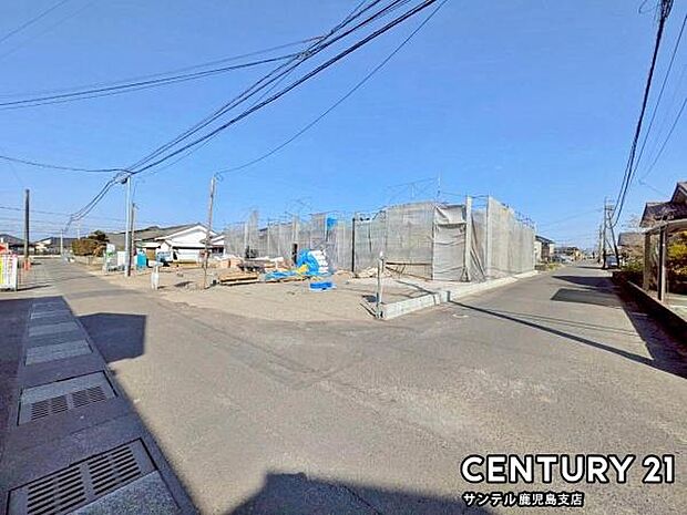 前面道路から撮影した現地写真です♪