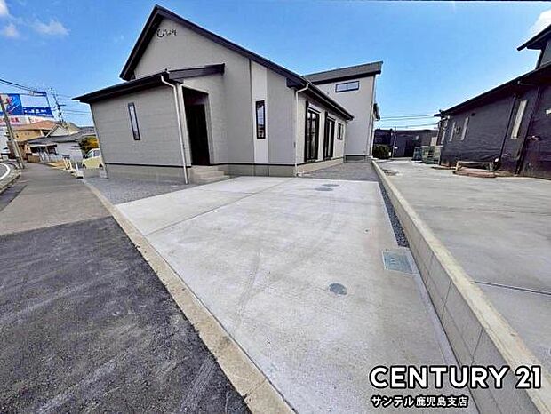 お車は2台駐車可能です♪※車種による。