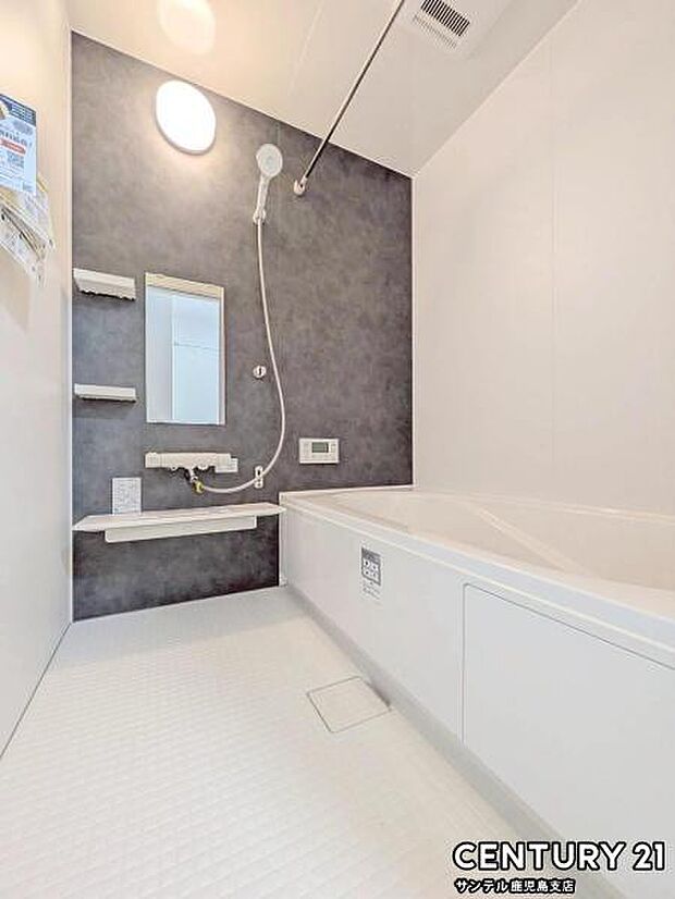 (同仕様モデル写真)1日の疲れもゆっくり取ることのできる広々とした1坪タイプのシステムバス♪浴室乾燥、涼風、暖房、換気システムが付いておりますので、快適なバスタイムを過ごせます♪