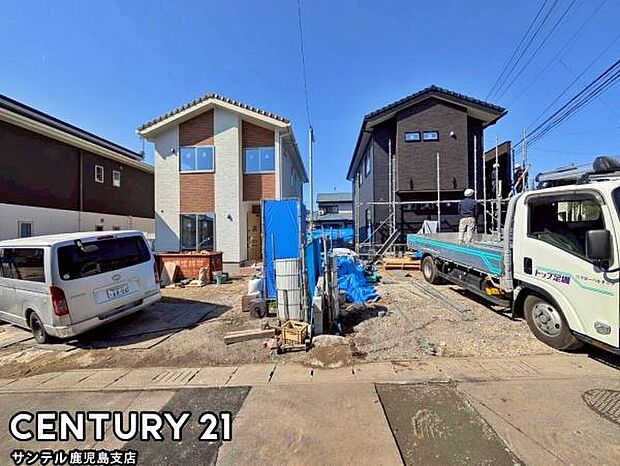 前面道路から撮影した現地写真です♪