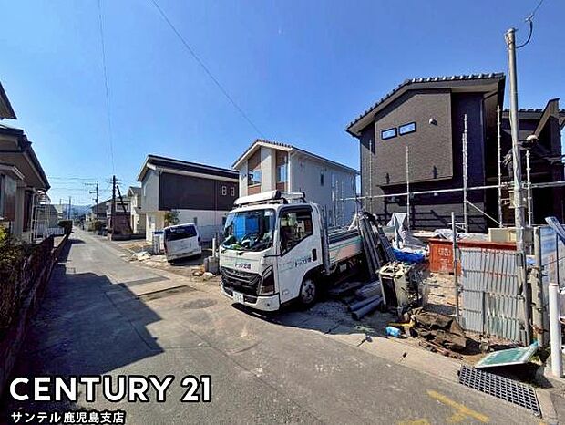 前面道路から撮影した現地写真です♪