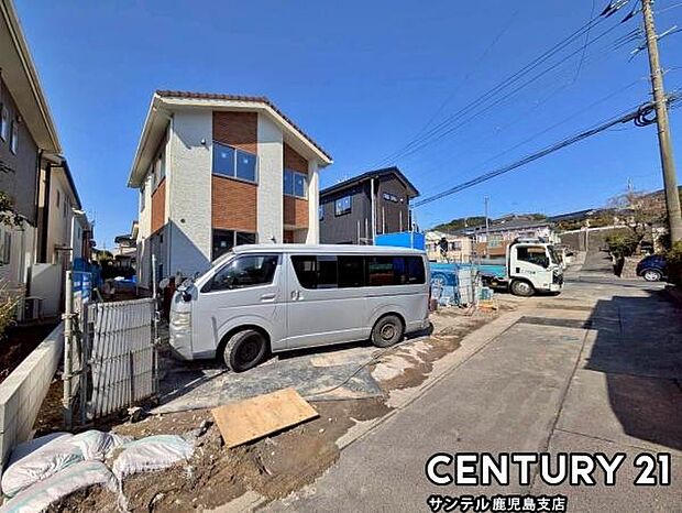 前面道路から撮影した現地写真です♪