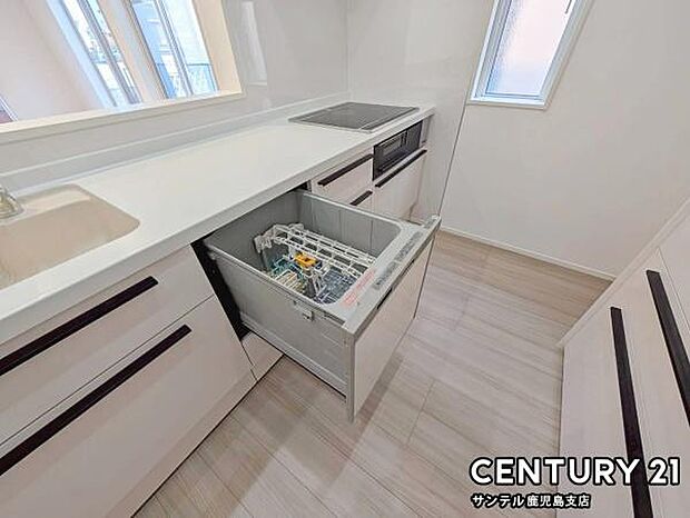 手荒れを防いで、家事の時間も削減できる食洗機付き♪高水温で洗浄をするので、衛生面的にも安心で♪片付けの時短にもなるので大活躍間違いなしです♪