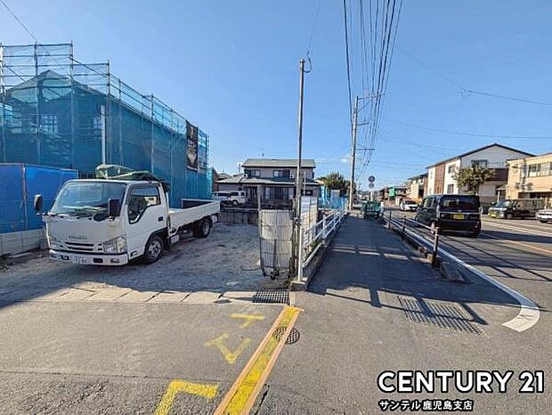 前面道路からの撮影です♪