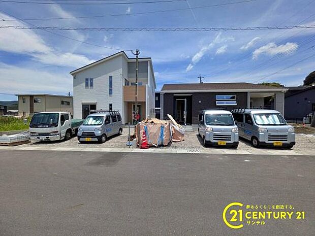 前面道路から撮影した現地写真です♪