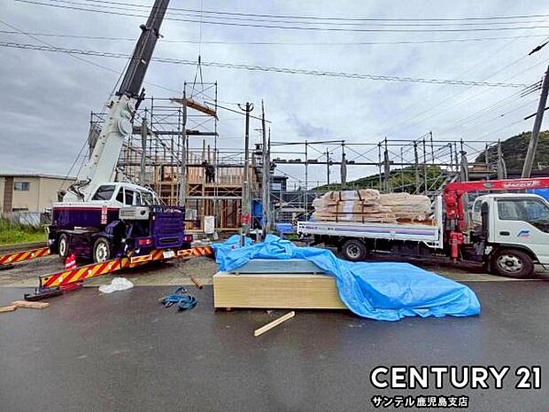 前面道路を含めた現地写真です♪
