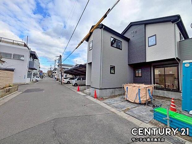 前面道路から撮影した現地写真です♪