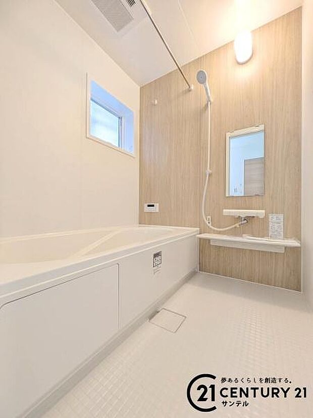 バス!浴室乾燥、涼風、暖房、24時間換気機能が付いており、いつでも快適なバスタイムを過ごせ、ヒートショックも防げます♪雨の日などには、洗濯物を乾かすのも良いですね♪