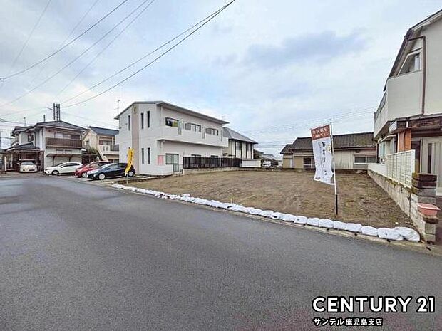 前面道路から撮影した現地写真です♪