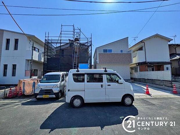 前面道路から撮影した現地写真です♪