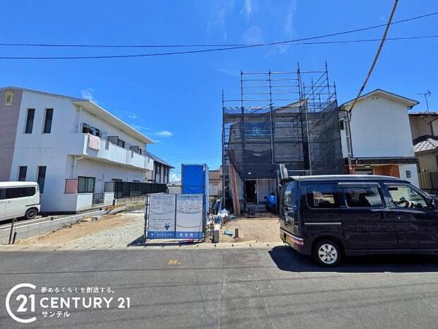前面道路から撮影した現地写真です♪