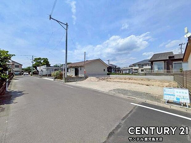 前面道路から撮影した現地写真です♪