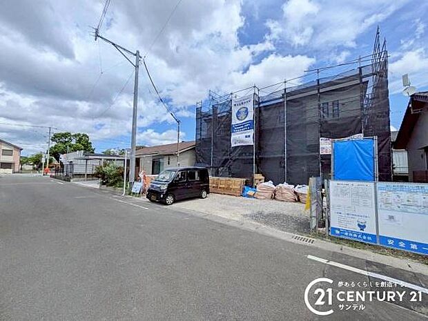 前面道路から撮影した現地写真です♪