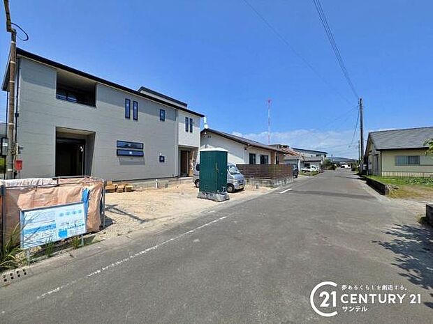 前面道路から撮影した現地写真です♪