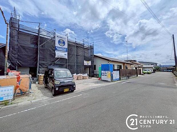 前面道路から撮影した現地写真です♪