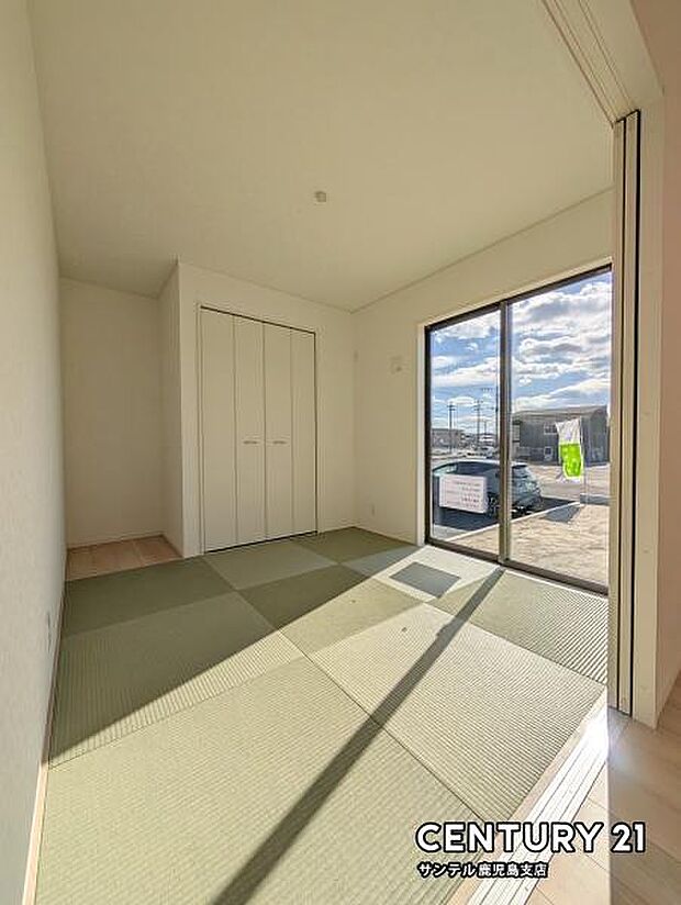 5帖の和室です♪リビング横に和室があることで和と洋の雰囲気を味わえ素敵な空間を演出でき、お子様の遊び部屋や客間としても利用できます♪