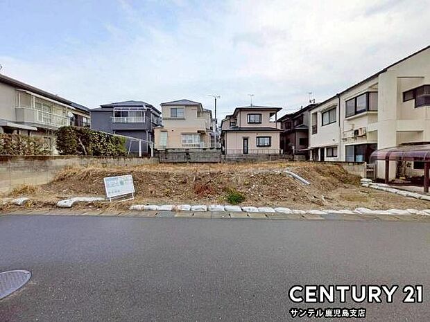 前面道路から撮影した現地写真です♪