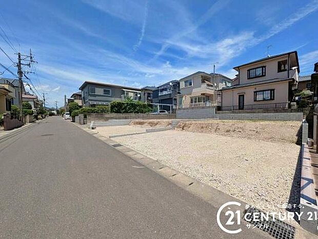 前面道路から撮影した現地写真です♪