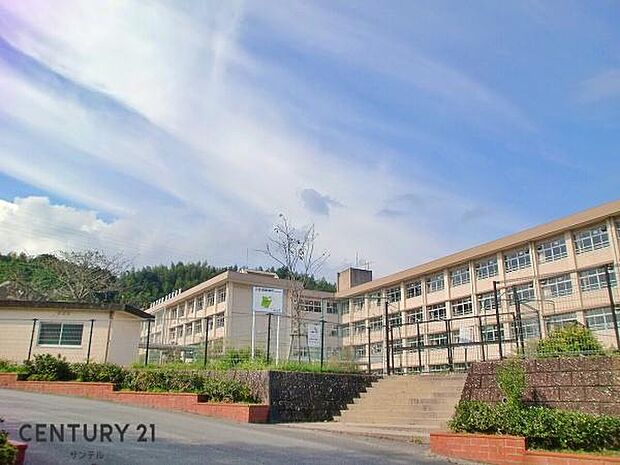 鹿児島市立和田中学校まで1100m