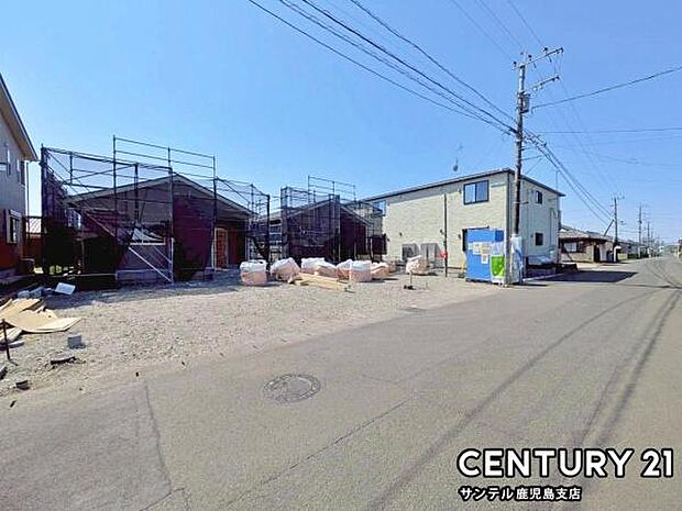 前面道路から撮影した現地写真です♪