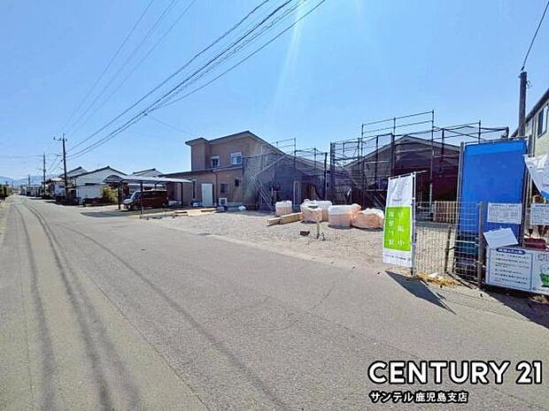 前面道路から撮影した現地写真です♪