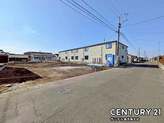 前面道路から撮影した現地写真です♪