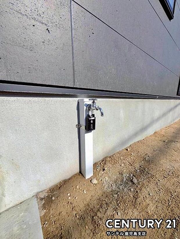 洗車やお掃除に利用できる屋外立水栓です♪特にお車は、降灰した後にすぐに洗い流せます!