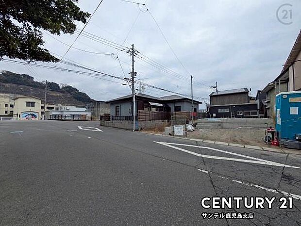 前面道路から撮影した現地写真です♪