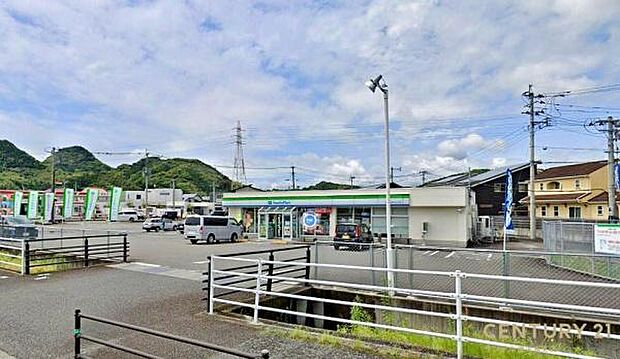 ファミリーマートはとや加治木バイパス店まで750m
