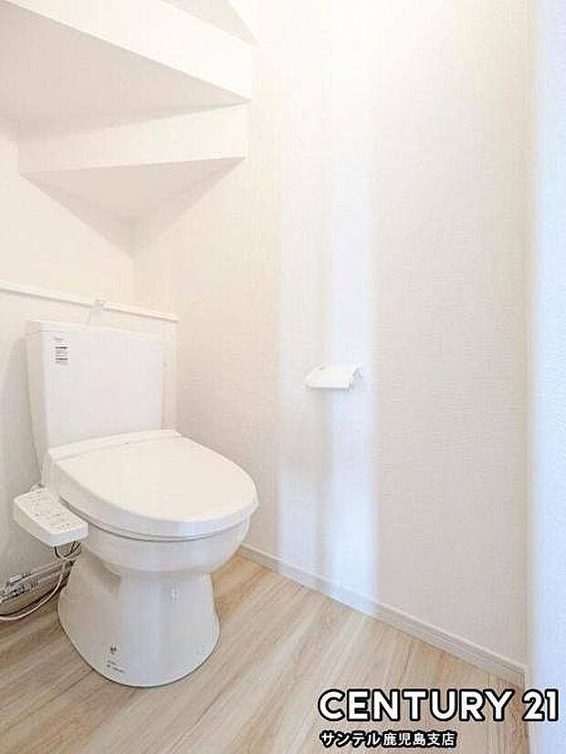 1階のウォシュレットが付いた落ち着いた空間のお手洗いになります♪